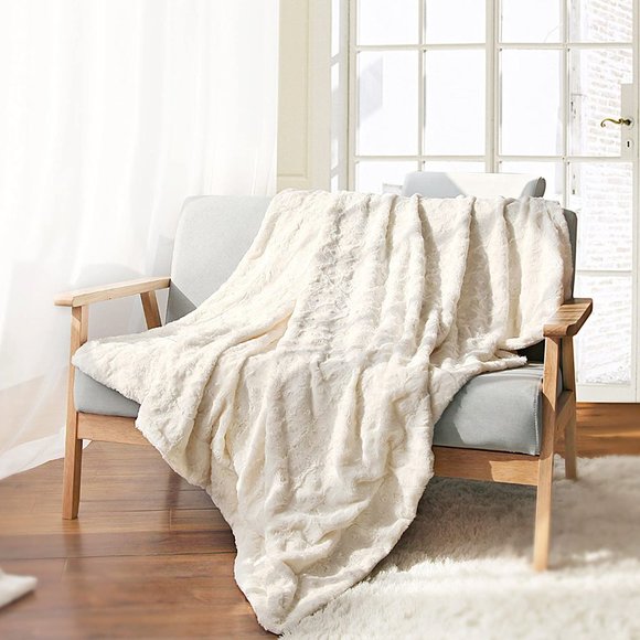 Set of 2 Faux Fur Throw Blanket, 50" x 60" - Picture 2 of 5